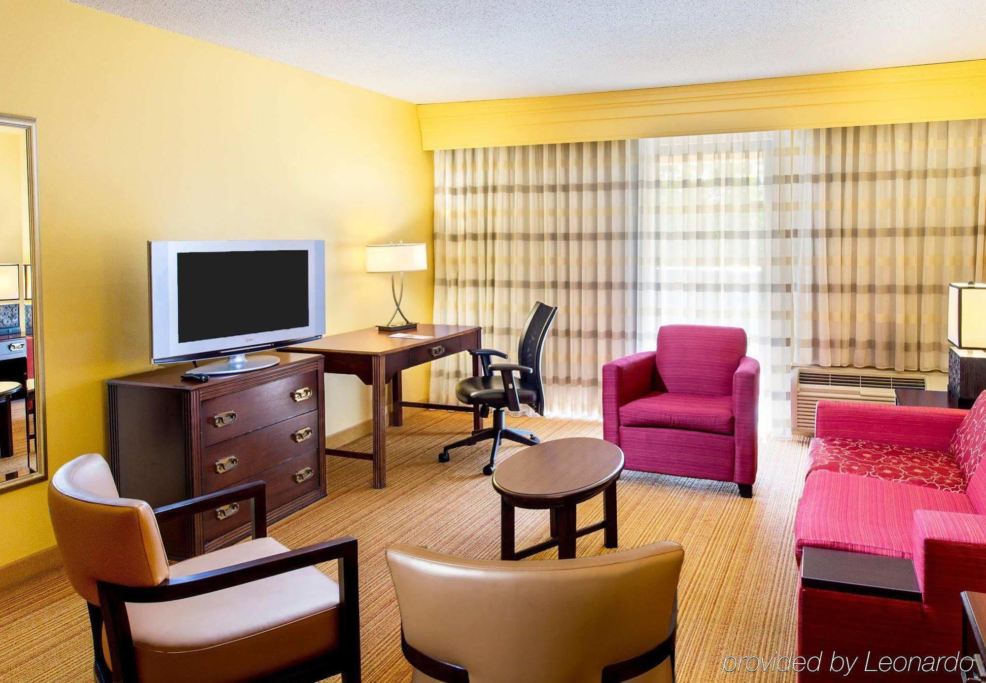 Courtyard By Marriott Pensacola Hotel Ferry Pass Exterior foto
