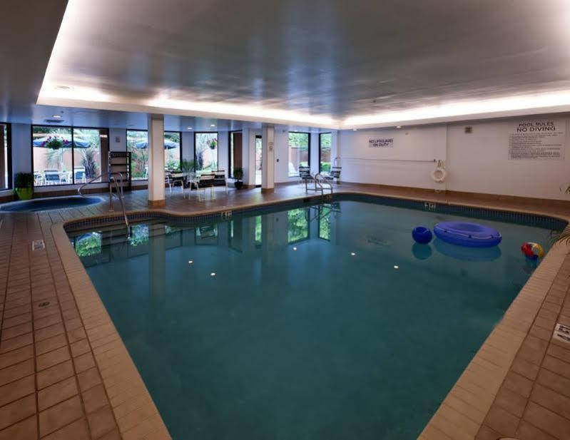 Courtyard By Marriott Pensacola Hotel Ferry Pass Exterior foto