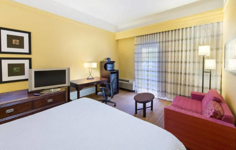 Courtyard By Marriott Pensacola Hotel Ferry Pass Exterior foto